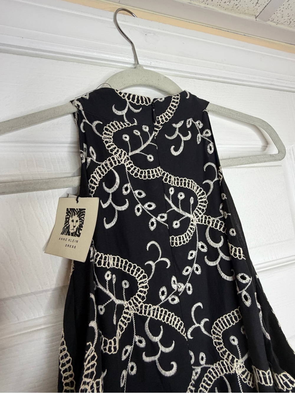 NWT Anne Klein Embroidered Halter Maxi Dress Belted Black Ivory Size 16 - Picture 8 of 11